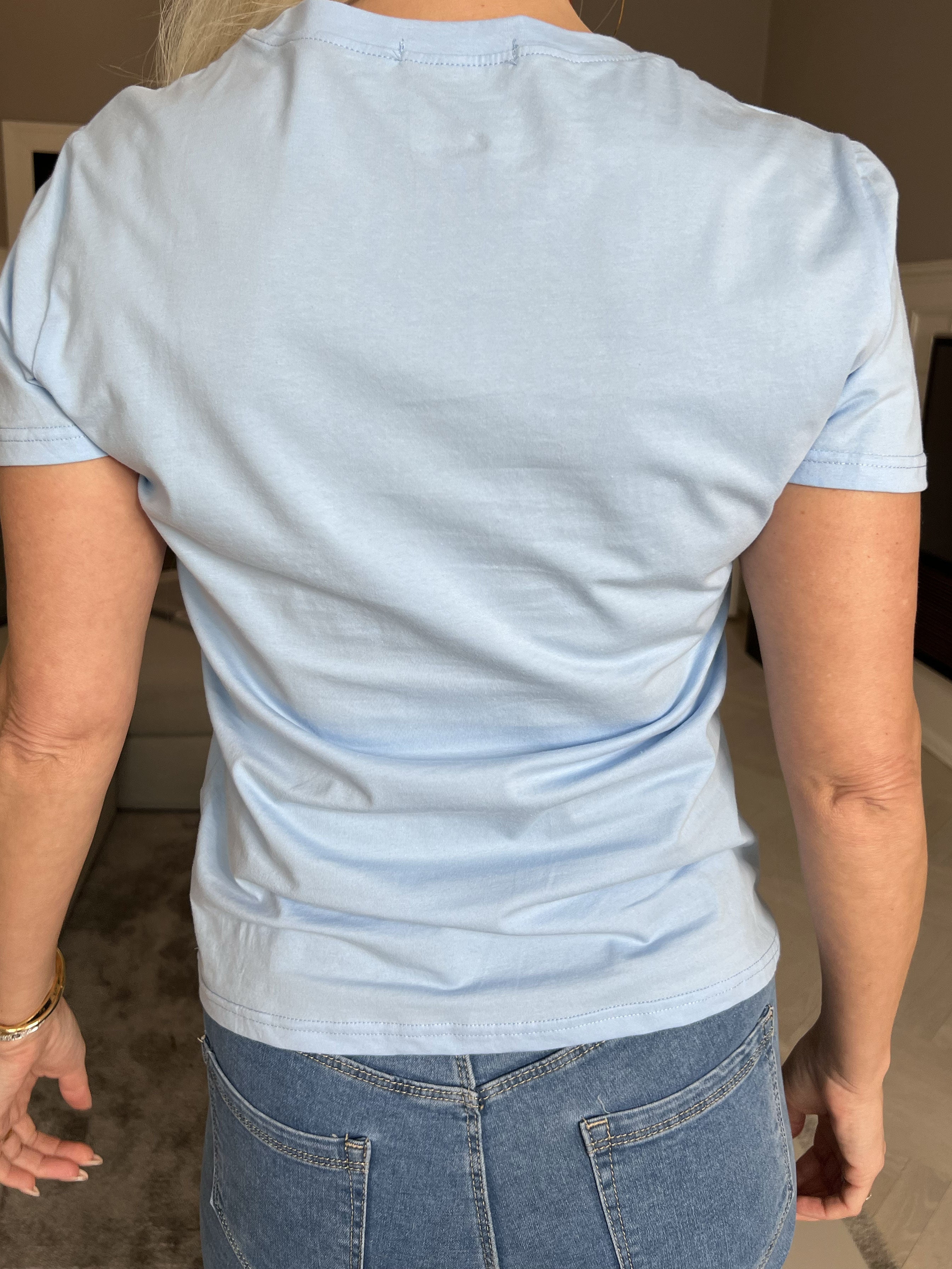 Coco - T-shirt med pärlor och mockakant på bröstet